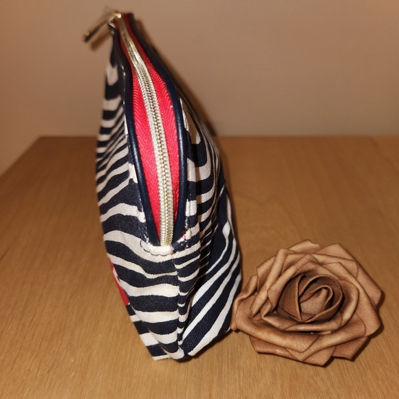 Estee Lauder Makeup Bag - Picture 3 of 6